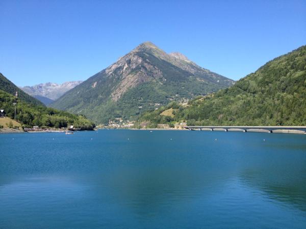 “<a href="/mirra_photo/">Raymond Cox</a>: <a href="/alexheward/">Alex Heward</a> <a href="/markusnel/">Mark Nel</a> catching sun.....” A little...