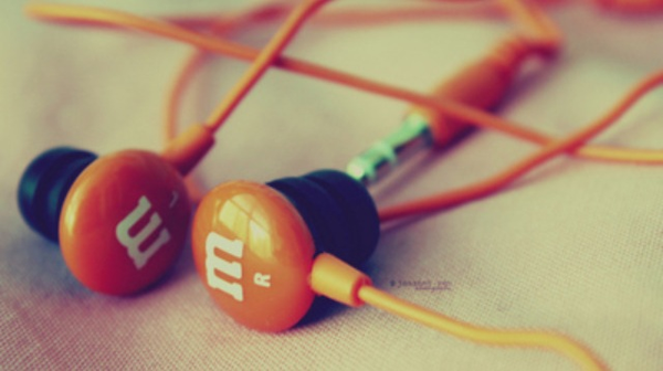 FoodFromHeaven's tweet photo. RT als je deze M&amp;M oortjes wilt hebben! http://t.co/9TzHFsqv