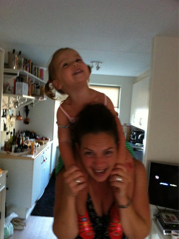 Anjamaca's tweet photo. Nog gekker, nu met mamma! Haha @Jnijst @StephanNijst @ http://t.co/thNuB63O
