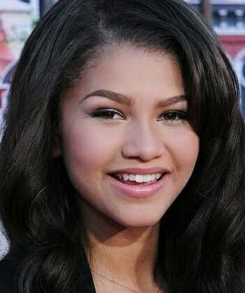 lheer's tweet photo. @Zendaya96   hey   hey  hey   zendaya   your   beutiful  girl  follow   me http://t.co/pv1p6jfA
