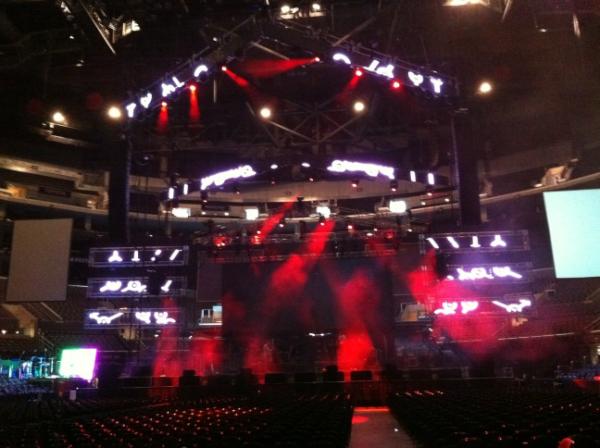 KinkyTheBand's tweet photo. Soundcheck @Staples #PhotoPossibility #PorQueNo http://t.co/G0a6JkpK