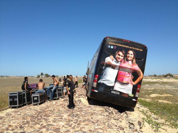 EquipePlaysPB's tweet photo. Gostaríamos de informar que o show do Forró dos Plays em Diamante-PB foi cancelado devido ao incidente hoje pela manhã: http://t.co/eJGq2c6v