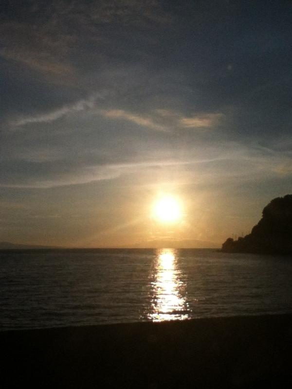 220hayato's tweet photo. 昨日の夕陽綺麗と思う人はRT http://t.co/PGk5mqEI