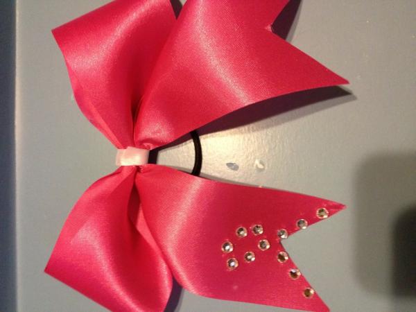 cassidikendrick's tweet photo. Breast Cancer Awareness Bow!!!! anyone want one!? http://t.co/SuMecP6F