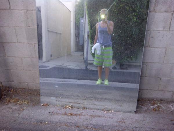 LaceyStoneFIT's tweet image. Good find while walking the dog! Should I take this mirror? #NotGarbage?!