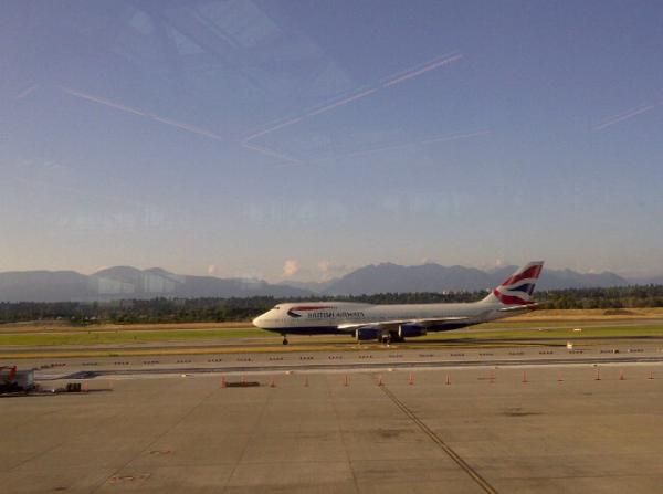 sothebysheidi's tweet photo. Here comes our plane - we are off to London! http://t.co/qhNnC18v