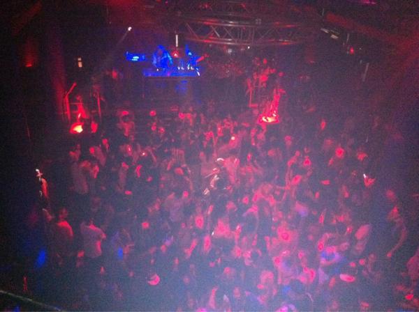 coledestt's tweet image. "@Richsteennights: #RICHsSUNDAYs D a N C E F L o O r P A C k E D ! http://t.co/oo5xC8nL"