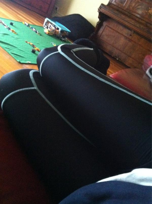 bartlett_hayley's tweet image. Got myself ready to do some exercise then put the slippers on and sat in front of the heater #exercisefail