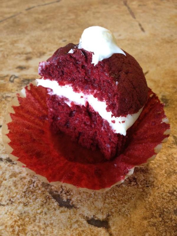 Sweeter_Side's tweet photo. Soooo good!!! #cupcake #dessert #kerrville #texas http://t.co/Tq2NqFZs