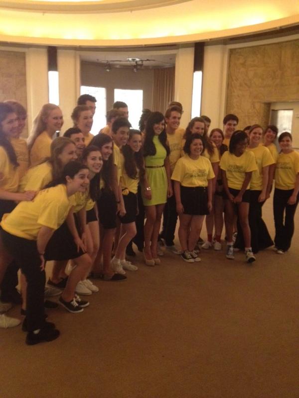 jfscstpierre's tweet photo. @NayaRivera and my schools choir SPLASH :) http://t.co/EHoBwSBu