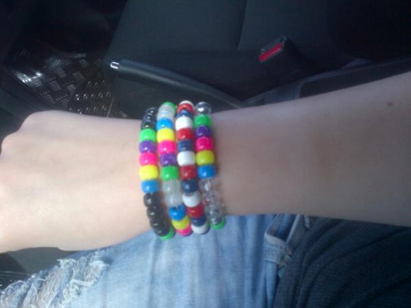 JayneeeBooo's tweet photo. Got my @harry_moseley #HHHO bracelets :) <3 http://t.co/Ull8oqgW