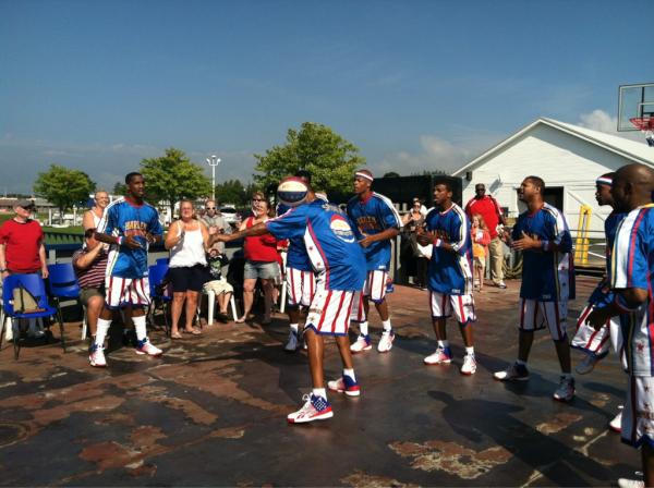 MackTownCrier's tweet photo. Globetrotters on The Great Lakes #photoop headed to Mackinac Island. http://t.co/tR5ZYoK2