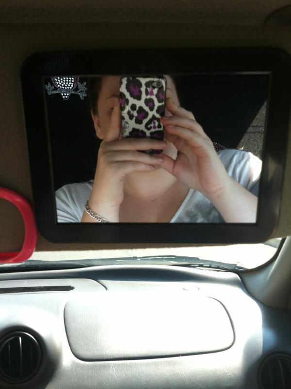 TiffanyLove99's tweet image. Jess didn't have a mirror on her visor so we bought one and glued it on #ghettosolutions @jessjacko