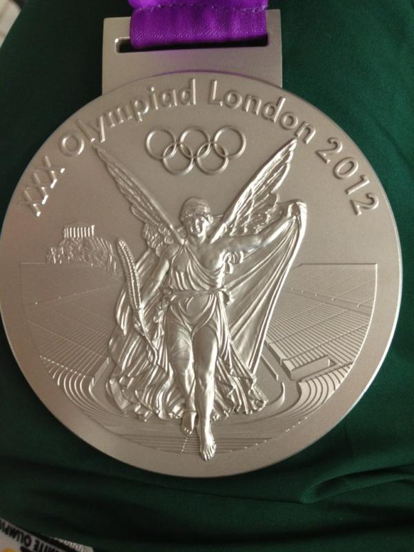 Ivangarciapollo's tweet photo. Les comparto una foto de mi medalla... =) http://t.co/90I9OZM7