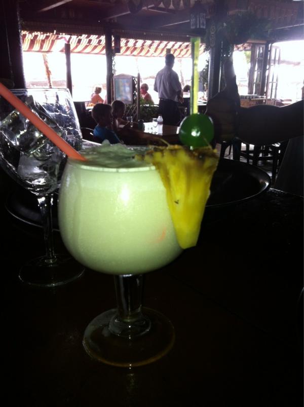 wassongo's tweet photo. Primera piña colada de @toberal7 !! http://t.co/14QUtaZk