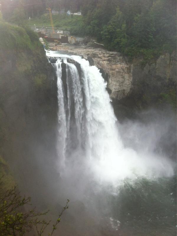 Gabe_Fox's tweet photo. Snoqualmie falls.  Intense. http://t.co/wFzRDYXb