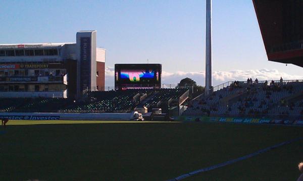 1robbielambert's tweet image. @bradearl95 Dont bowl there fella!!! #goodhitting