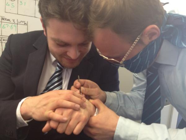 louk1's tweet photo. @jim33lfc cracks me up! #surgeonatwork http://t.co/NquRpOAI