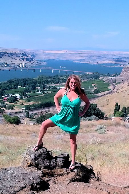 The beautiful Gorge view from Stonehedge outside of Goldendale Wa http://t.co/kcIrTeya<a href="/tag/sexy"class="tags"><span>#sexy</span></a>
