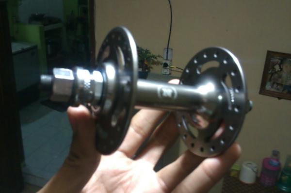 letsgopiknik's tweet photo. RT @bahaRUINS: WTS:Front Hub Novatech 36H Good Used/150k/089620780634  @letsgopiknik http://t.co/4exZjfXM