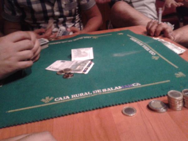 tomasREX29's tweet photo. Y nos dieron las dos y las tres y las cuatro y las cinco y las seis.lalalala http://t.co/taBR0Zrc