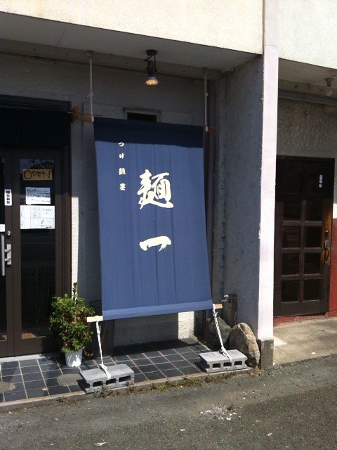 hidefumi76's tweet photo. 約1ヶ月振りに来た
つけ麺屋 麺一
最近のオススメです。 http://t.co/SWdsrOmr