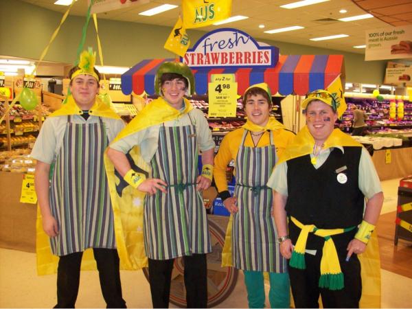 lowery1982's tweet photo. @ToddTrezise @mgbalkwill  Team Naracoorte getting involved in the Olympic spirit Go Australia!! http://t.co/JSC8qUhJ