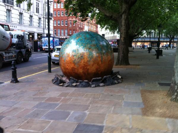 rtfearless's tweet photo. Meteor landed in London ??? http://t.co/eThLzNBB