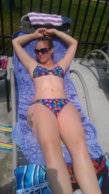 Had fun at the pool Sunday ready to go lay by the pool again. http://t.co/7ePr9fbg<a href="/tag/actress"class="tags"><span>#actress</span></a>