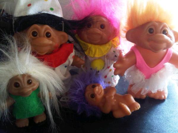 LeahTNA's tweet photo. Meet my 4th grade #TrollDoll collection. There were many more. These ones survived <3 http://t.co/107COgXQ