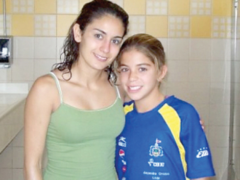 PraxisIngCivil's tweet photo. En 2009 Alejandra Orozco buscó a Paola pa tomarse una foto, 3años después son medallistas http://t.co/oxYEvWPu