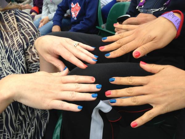 smallsjk's tweet photo. Found my #USA pride twin! Matching red, white n blue nails @Estaleemob #Wimbledon http://t.co/jsBJROIj