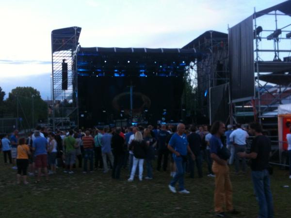DavideSambrotta's tweet photo. Ready for Show #3!!! I could get used to this!!! ;) http://t.co/xTSVMjTt