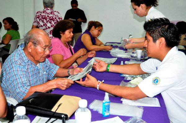 La Vista Primero, ha favorecido dos mil veracruzanos desprotegidos con cirugía quirúrgica en problemas de cataratas.