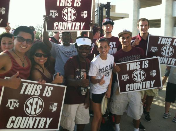 CollegeGameDay's tweet photo. #TAMU fans arrived hours ago to be a part of the first ever #GameDayVote commercial shoot! http://t.co/HsSzQ64d