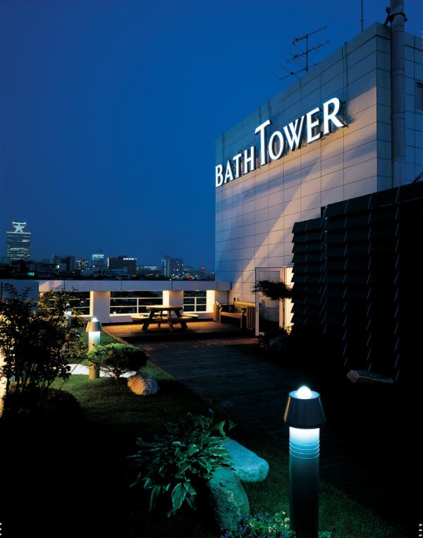 saturnbath's tweet photo. 무더운 여름날 "바스뮤지엄"이 있는 그곳. 바스타워 옥상에서 시원한 아사히 맥주와 구수한 오징어 다리를 씹으며... http://t.co/8pRb7Yuz