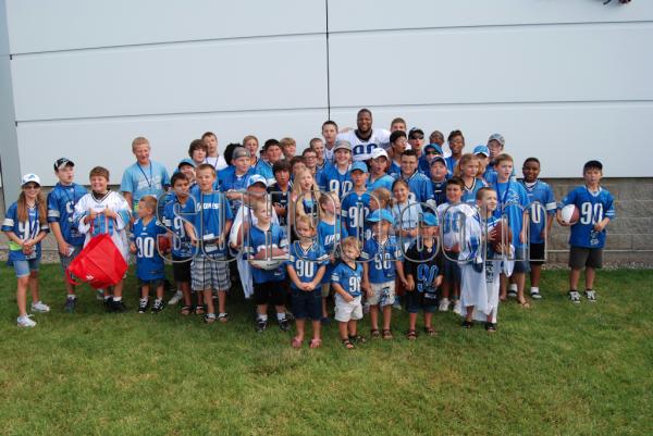 NdamukongSuh's tweet photo. SUHsday was a complete success!!! Thanks to those who came out and participated! Fun with my young #SUHSQUAD members!!! http://t.co/ev0bzoYK