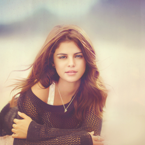 AGTinyEIephant's tweet photo. #RT if you think she is BEAUTIFUL ➜ http://t.co/SIA0zJWy