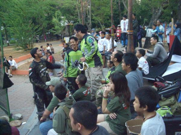 ChitChatSore's tweet photo. @lumiereary  Ramenya @ChitChatSore , liat foto2 berikut ini http://t.co/nZsP99L5