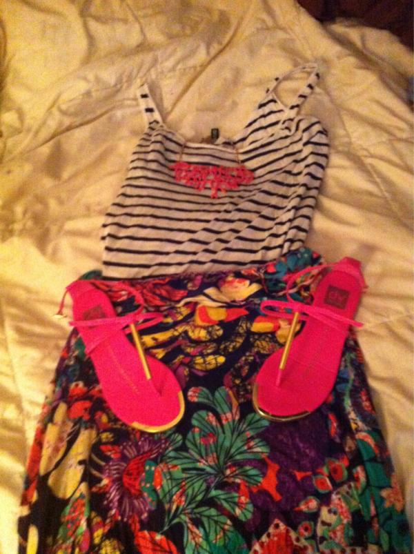 ShortyKC's tweet image. Hello stripes and flowers! #mixingpatterns