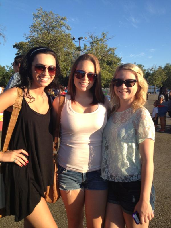 AprilLujan's tweet image. #TweetAPictureWithYourBestfriend #thesecuties @karsenleann and @KaitMBuchanan