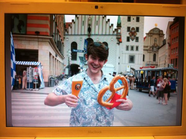 AlbyRoberts's tweet photo. Ahh sweet memories of ze muzahland-Munchen, Deutschland. Photo cred Stephen Smith http://t.co/YzPglg1L