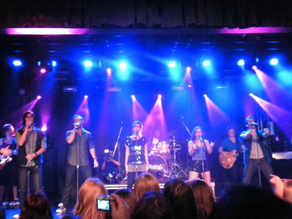 giraffebeth's tweet photo. @BeccadeKroon REMEMBER THIS?! Best concert of life. #spacetour http://t.co/WJJCcJXS