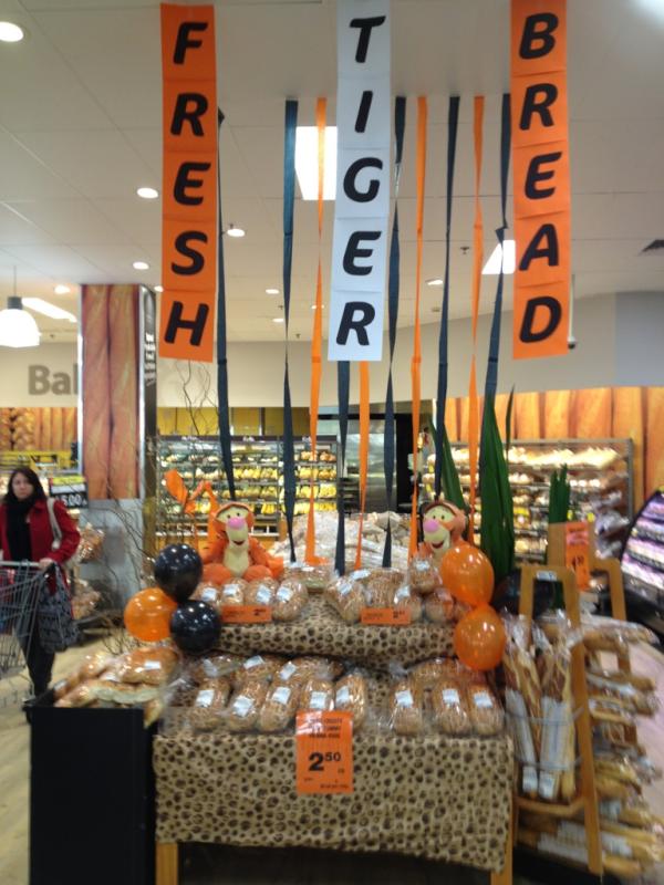 bert_vandenberg's tweet photo. @LeonWoolworths @jmgkeeffe watch out for the tigers instore http://t.co/Cttfliyj
