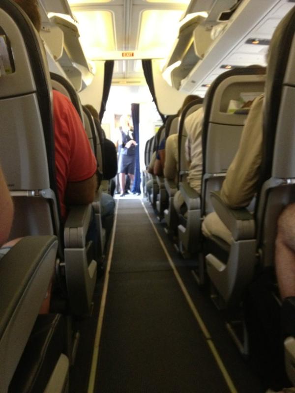 SlavaSe's tweet image. Куда все рассосались - непонятно. Видимо, едут за полцены в багажном. Особенно, китайцы. Всем пока.