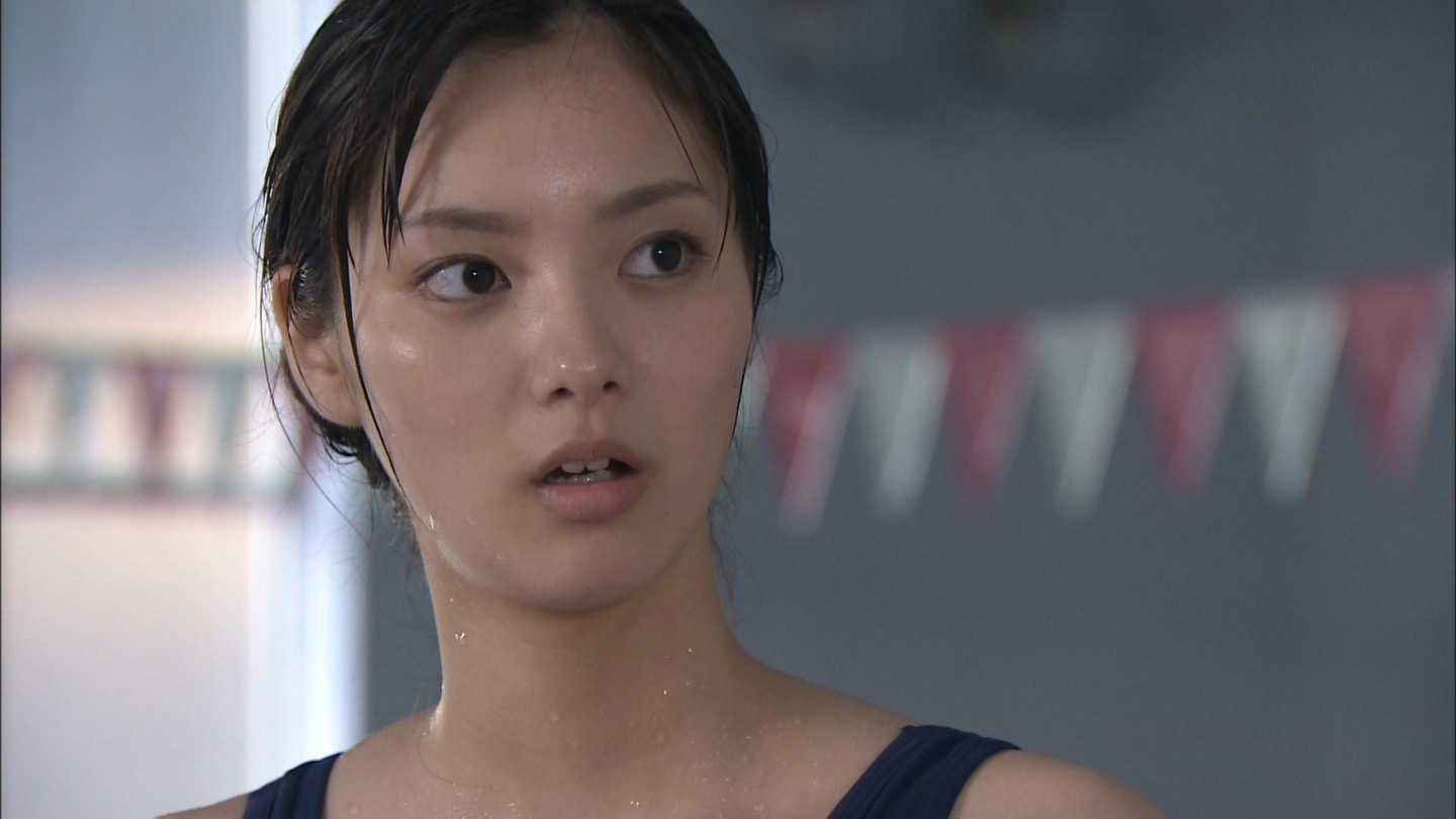 城丸香織 そう言えば 昨日のｇｔｏ 新川優愛ｃもスクール 競泳 水着だったらしい Http T Co T2a8ne2a Twitter