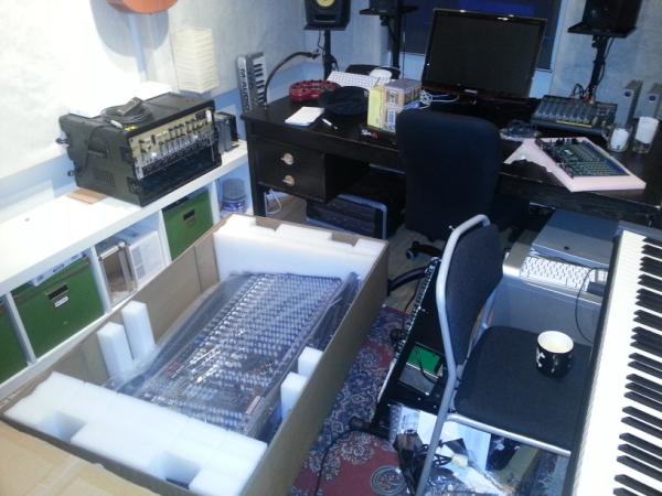 Ruben_Carlsen's tweet photo. Da var miksern nesten ute av boksen sin!! http://t.co/lzFhAEW3