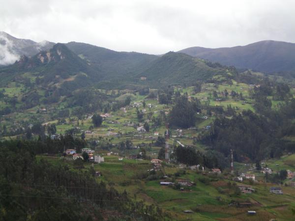 jlazo415's tweet photo. #Ecuador's #mountainous terrain. All the way from our ancestral roots to the US- amazing how my parents made the change http://t.co/GSpMcos