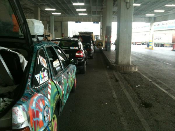 DamePerejil2012's tweet photo. Embarcando hacia Marruecos #RallyMauritania http://t.co/NZX0JBuG