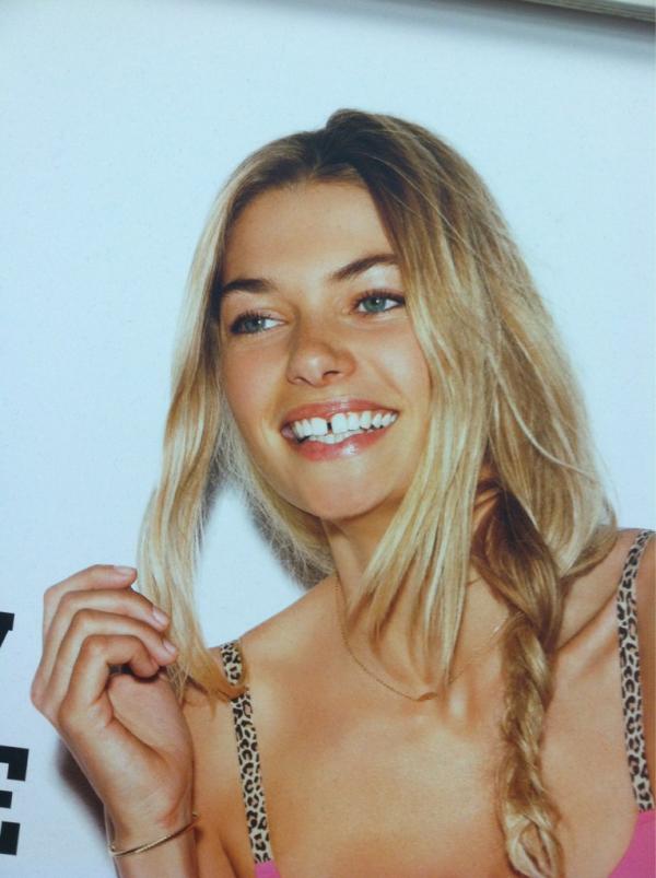 nikitachawla_'s tweet image. Okay, I love the whole "imperfections are what make you beautiful" message but this just isn't cute #FixYourTeeth